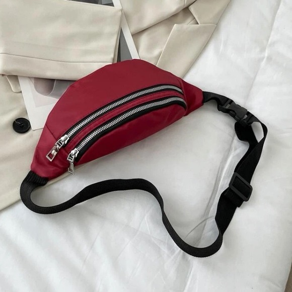 💙Women’s Red Double Pockets Adjustable Strap Medium Sized Fanny Pack - Picture 4 of 8